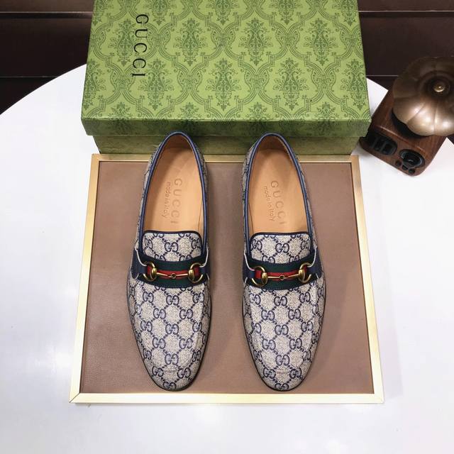 工厂 意大利顶级奢侈男鞋巨头 Gucci 古奇 全牛皮内里 新款报到原汁原味的欧式风格 赏心悦目为了让鞋子更加耐用不变形制作继续沿用传统做法 但仍然不乏创新皮质